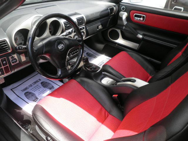 Toyota MR2 Spyder 2001 photo 12