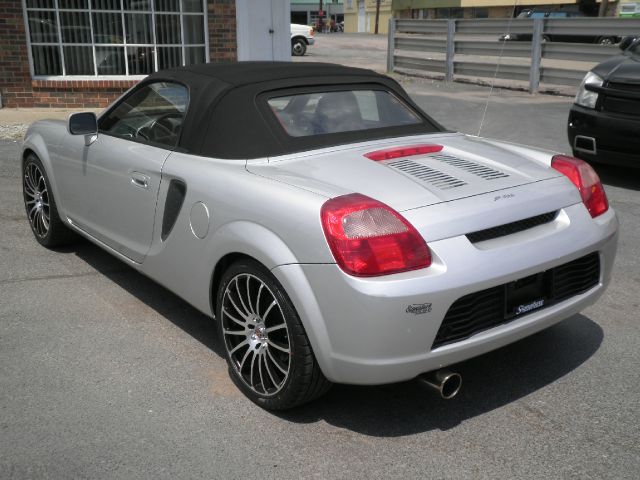 Toyota MR2 Spyder 2001 photo 3