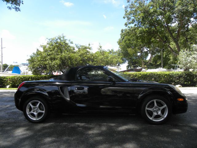 Toyota MR2 Spyder 2001 photo 1