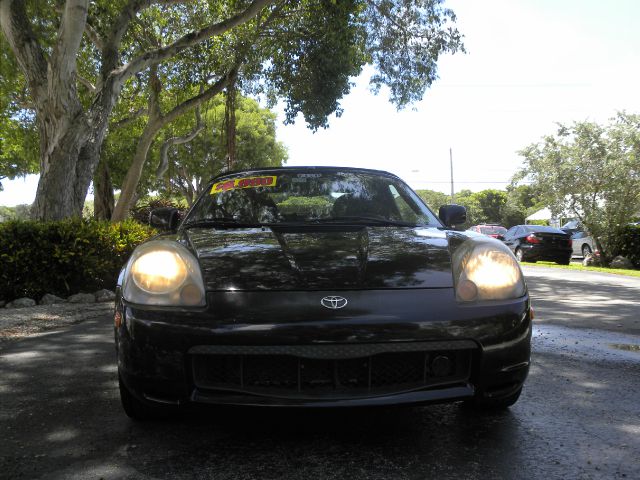 Toyota MR2 Spyder 2001 photo 3