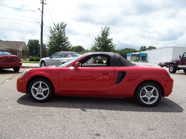 Toyota MR2 Spyder 2001 photo 3