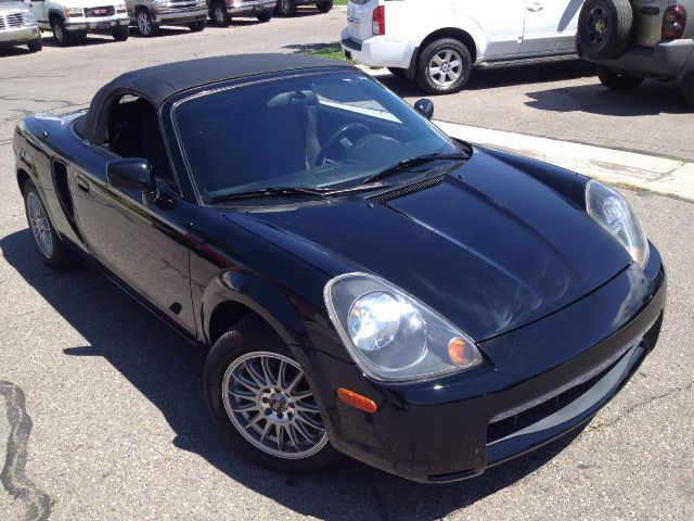Toyota MR2 Spyder 2001 photo 2