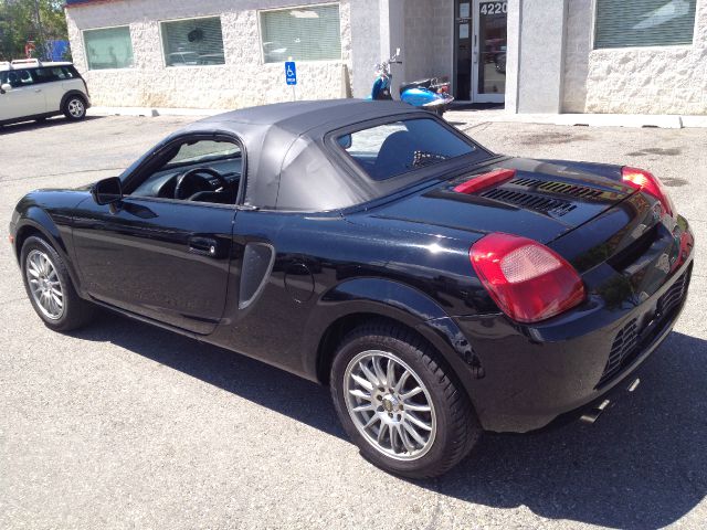 Toyota MR2 Spyder 2001 photo 3