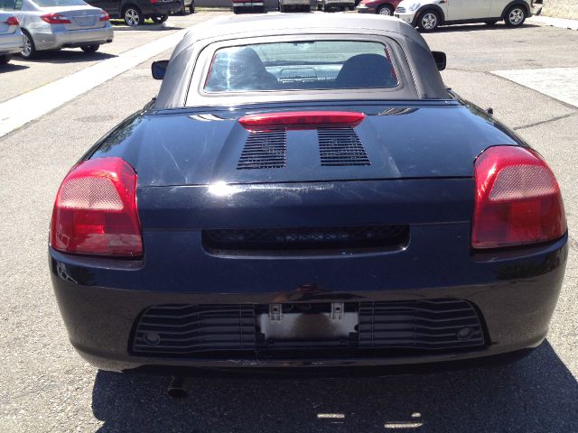 Toyota MR2 Spyder 2001 photo 4