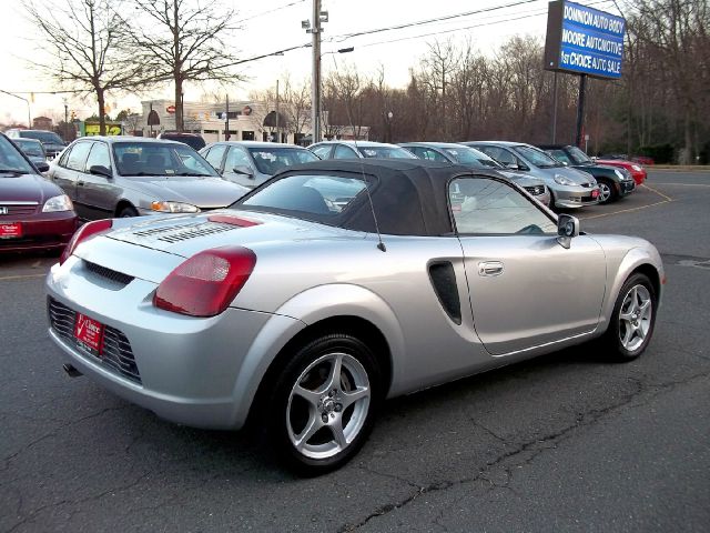 Toyota MR2 Spyder 2002 photo 2