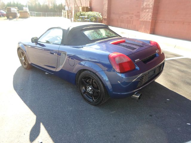 Toyota MR2 Spyder 2002 photo 2