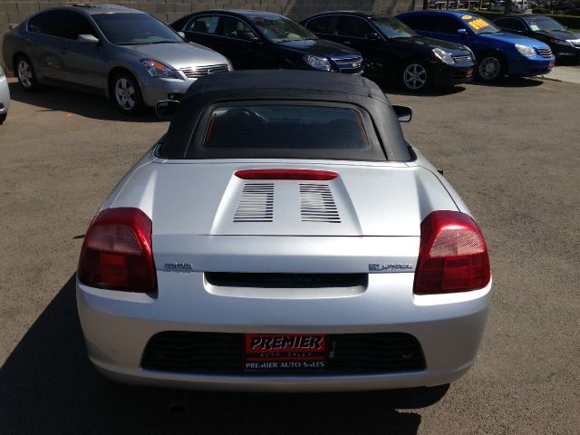 Toyota MR2 Spyder 2002 photo 1