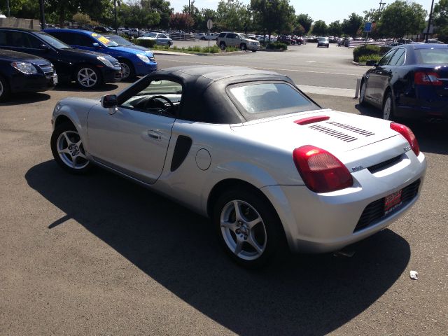 Toyota MR2 Spyder 2002 photo 11