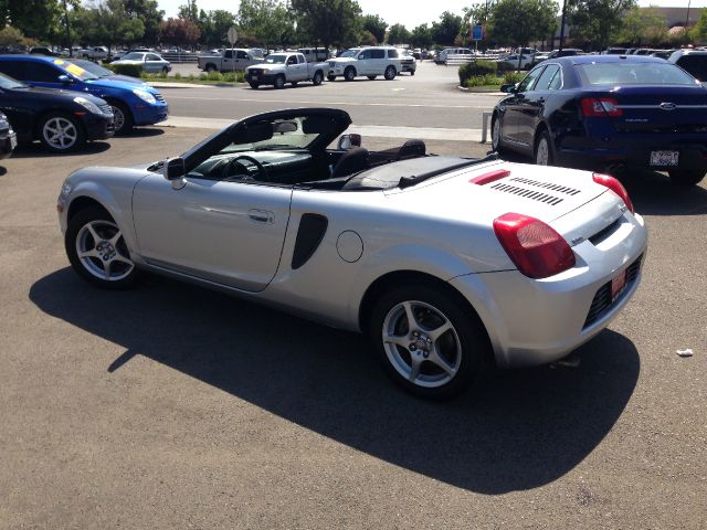 Toyota MR2 Spyder 2002 photo 15