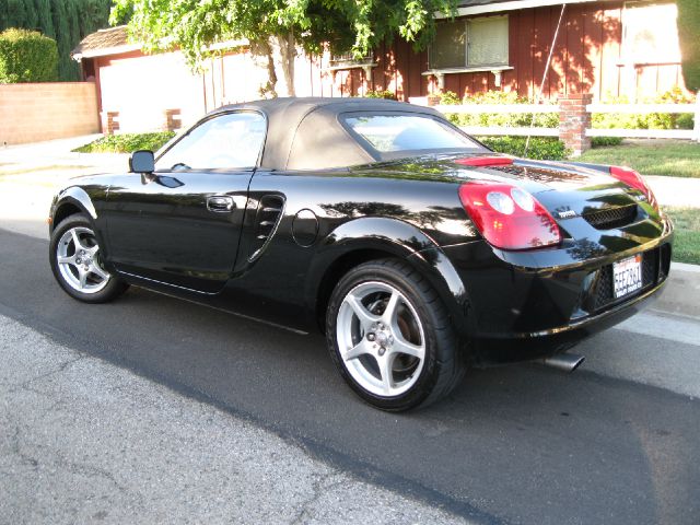 Toyota MR2 Spyder 2003 photo 2