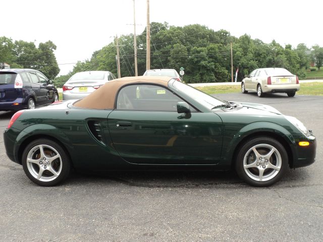 Toyota MR2 Spyder 2003 photo 2