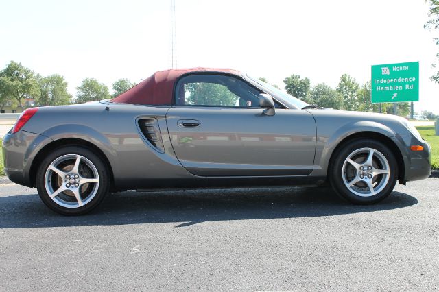 Toyota MR2 Spyder 2005 photo 2