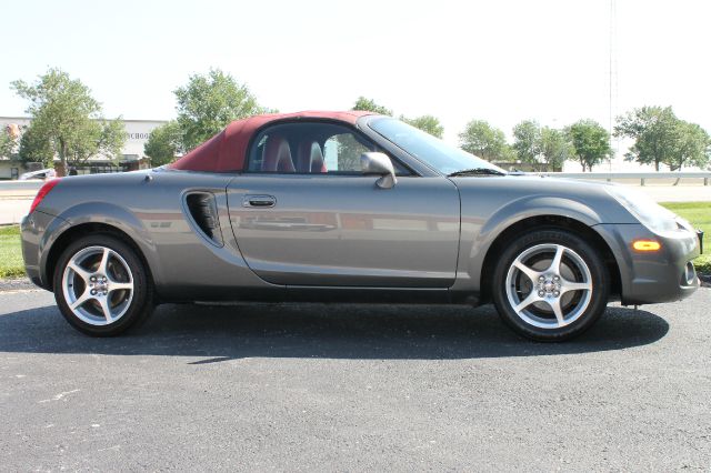 Toyota MR2 Spyder 2005 photo 3