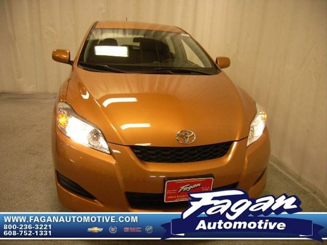 Toyota Matrix Base Sport Utility