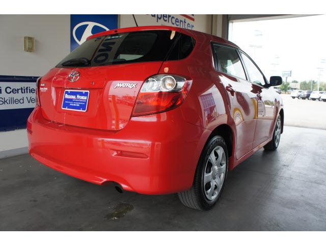 Toyota Matrix Base Sport Utility