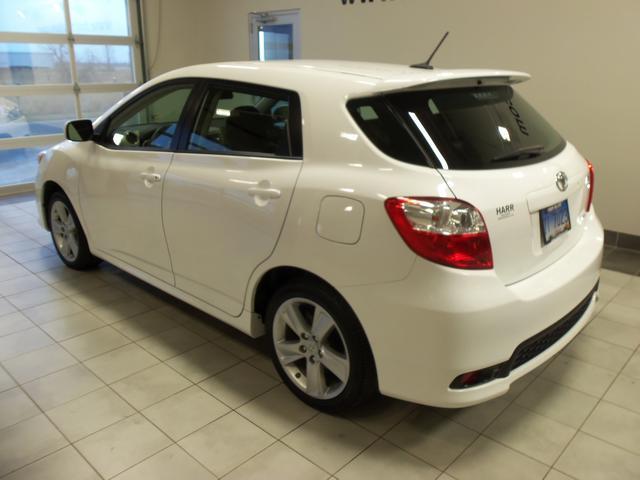 Toyota Matrix 2011 photo 1