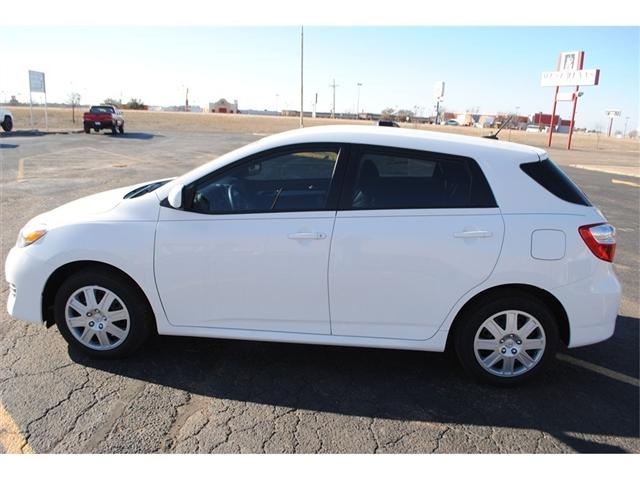 Toyota Matrix 2011 photo 1