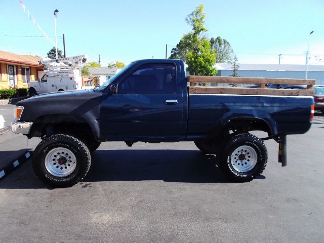 Toyota Pickup 1990 photo 2