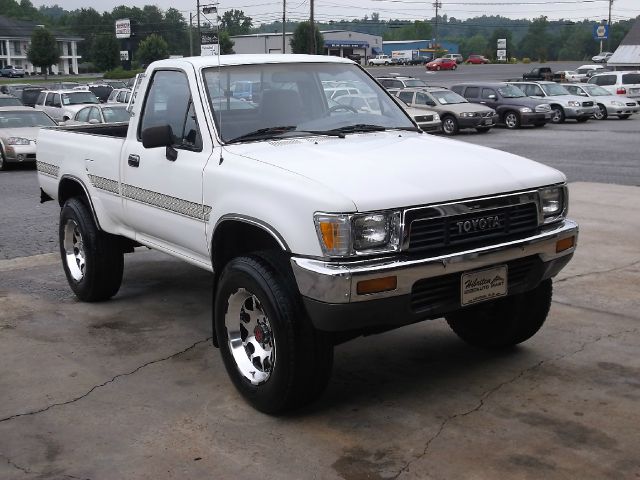Toyota Pickup L AWD 4-cyl. 5-speed 1-owner Pickup Truck