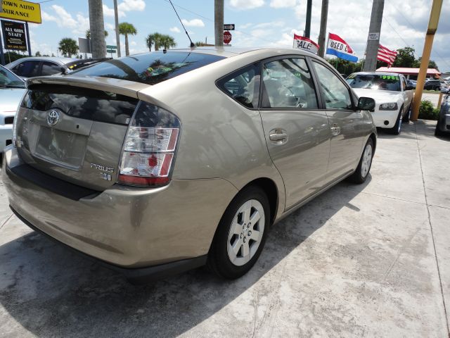 Toyota Prius 2005 photo 2