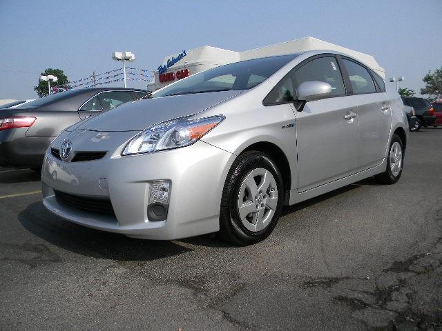 Toyota Prius SLT - MEGA Cab4x4 Hatchback