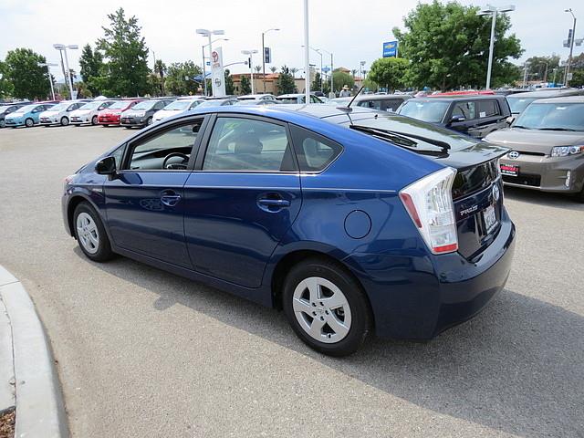 Toyota Prius SLT - MEGA Cab4x4 Hatchback