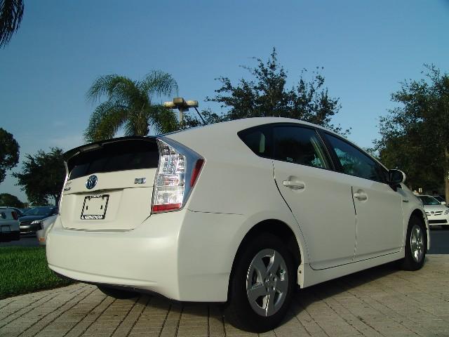 Toyota Prius 2011 photo 3