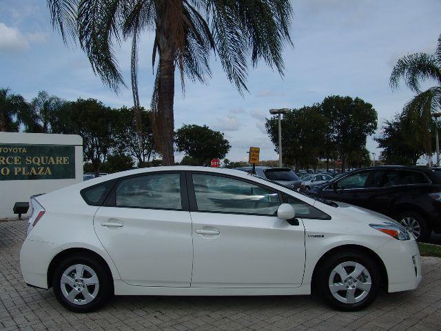 Toyota Prius 2011 photo 2