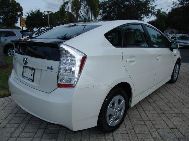 Toyota Prius 2011 photo 3