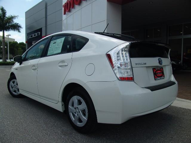 Toyota Prius 2011 photo 4