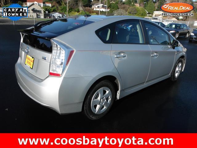Toyota Prius 2011 photo 2