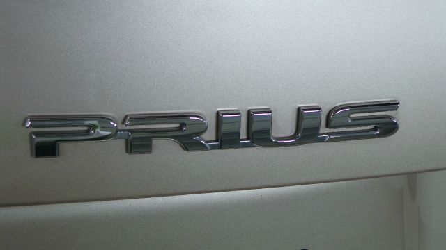 Toyota Prius 4dr Sdn 2.4L FWD Hatchback