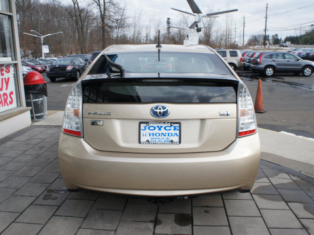 Toyota Prius 2011 photo 1