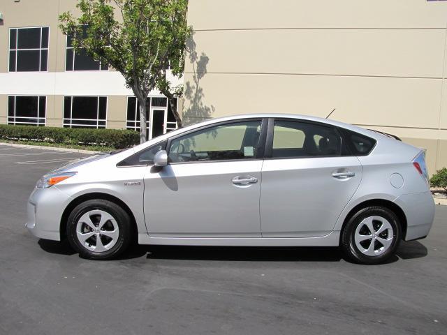 Toyota Prius 2013 photo 2