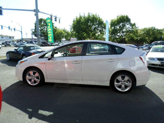 Toyota Prius IV 2011 photo 0