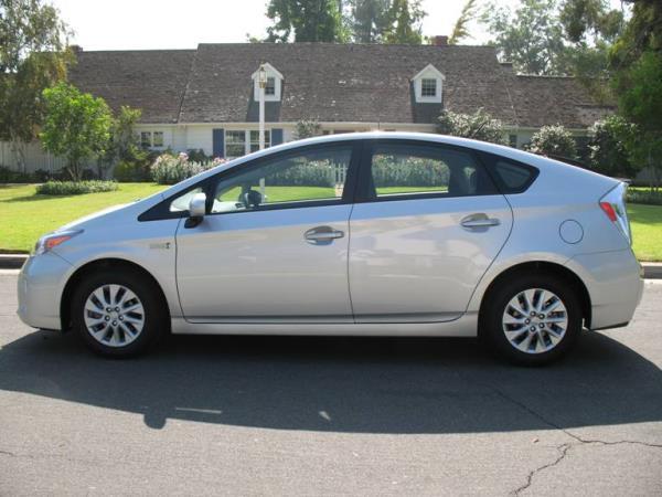 Toyota Prius Plug-in 2013 photo 1