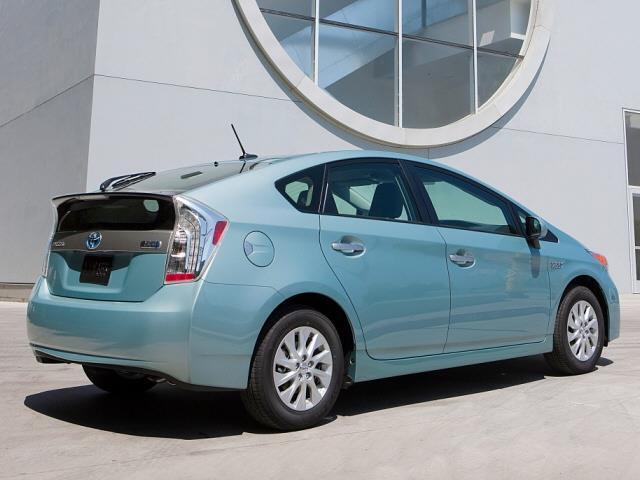 Toyota Prius Plug-in 2013 photo 1