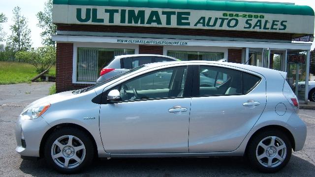 Toyota Prius c 2012 photo 2