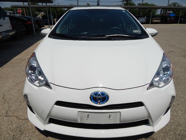 Toyota Prius c 2012 photo 2