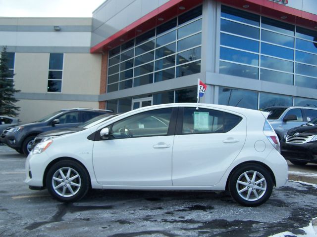 Toyota Prius c 2012 photo 2