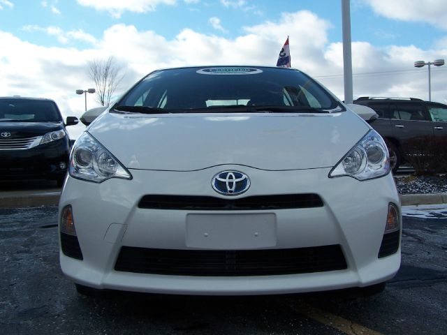 Toyota Prius c 2012 photo 3