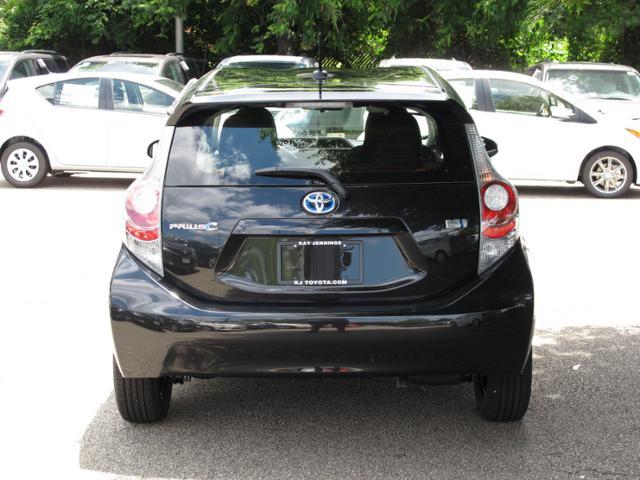 Toyota Prius c 2013 photo 2