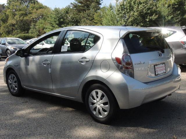 Toyota Prius c 2013 photo 1