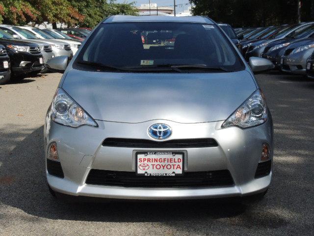 Toyota Prius c 2013 photo 3