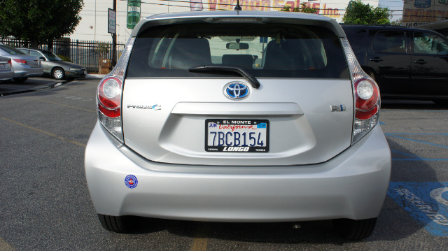 Toyota Prius c 2013 photo 1