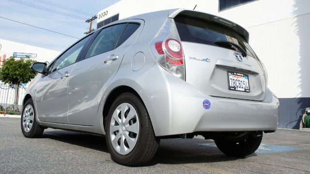 Toyota Prius c 2013 photo 2