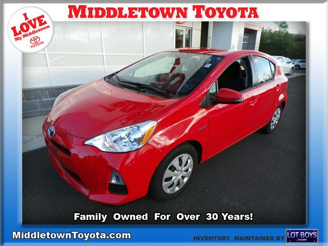 Toyota Prius c 2013 photo 2