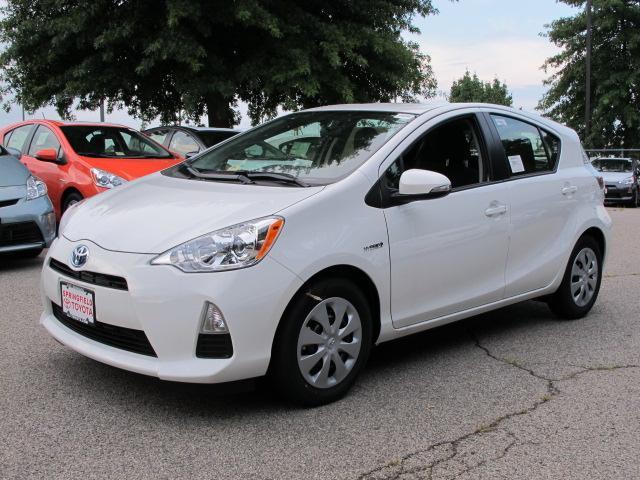 Toyota Prius c 2013 photo 2
