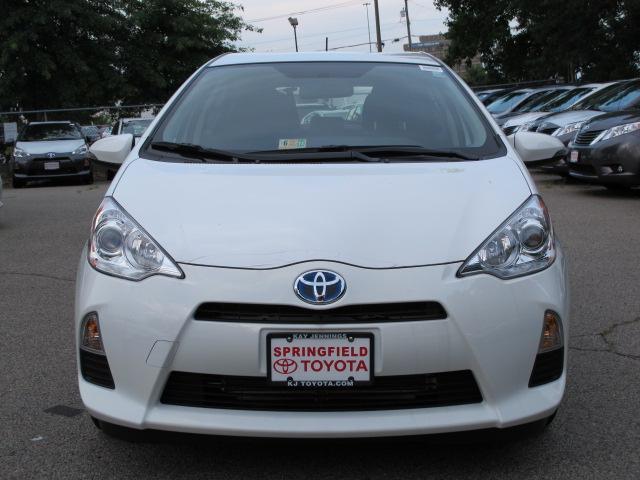 Toyota Prius c 2013 photo 4