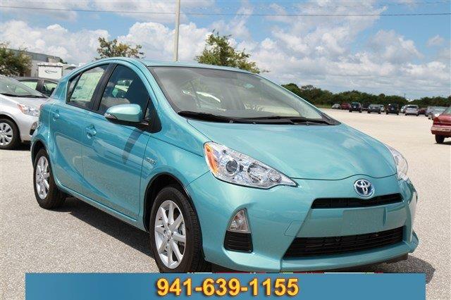 Toyota Prius c 2013 photo 3